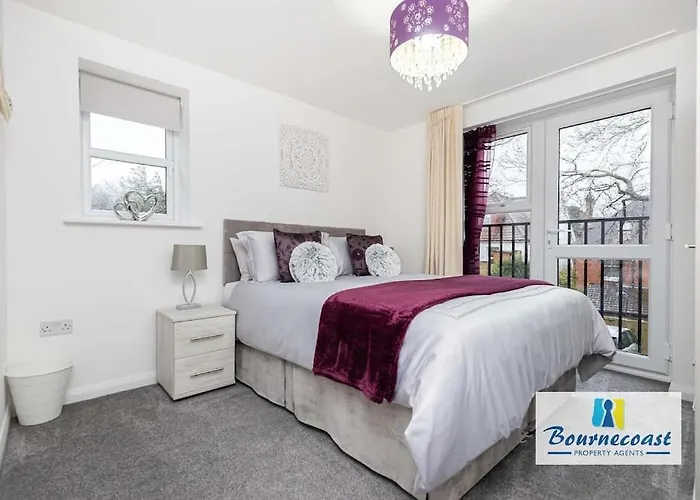 Bournecoast: Modern Apartment Near Beaches -Fm9580